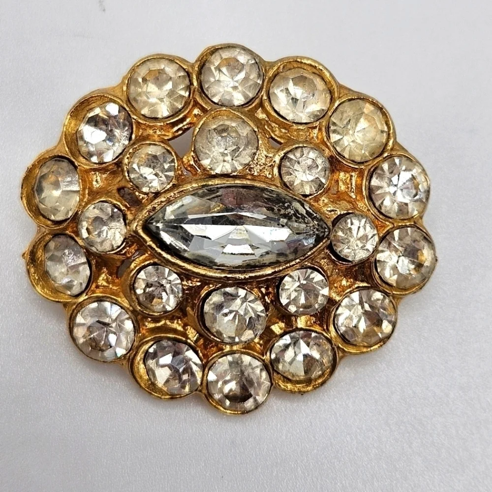 VINTAGE Pave Rhinestone Oval Gold Tone Brooch Pin